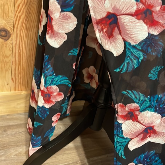 Miami Floral Maxi Dress - Picture 4 of 10